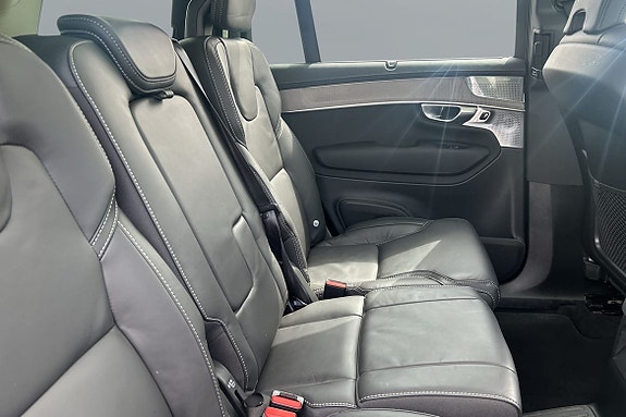 Volvo XC90 11 of 19