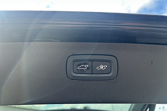 Volvo XC90 15 of 19