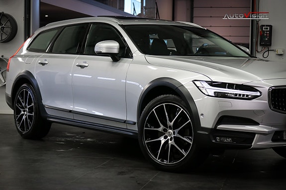 Volvo V90 Cross Country 3 of 5