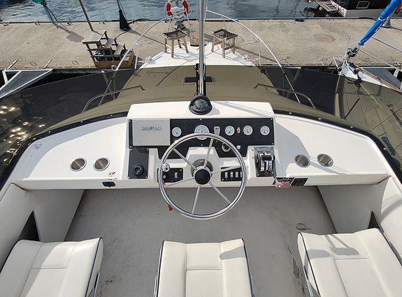 Bayliner 2850 (2858) Contessa Command Bridge, -86 5 of 5