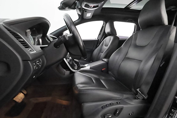 Volvo XC60 10 of 29