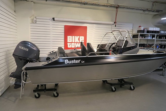 Buster LX med Yamaha F60 Comfort för omgående leverans!