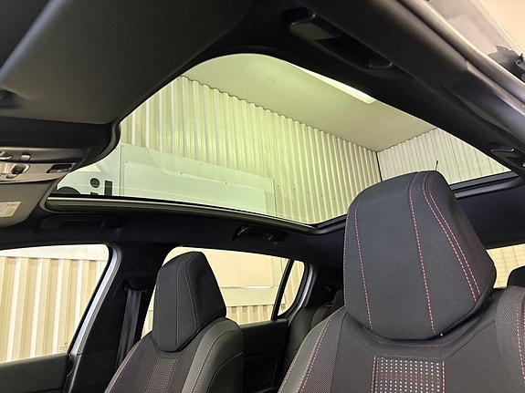 Peugeot 308 19 of 23