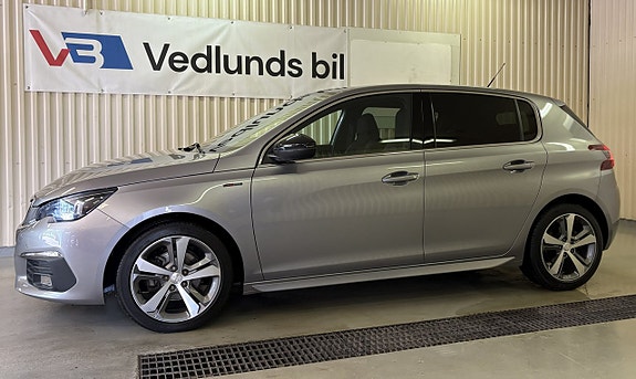 Peugeot 308 2 of 5