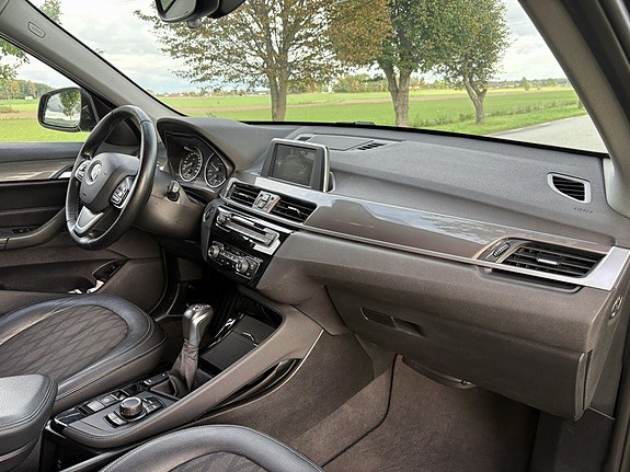 BMW X1 20 of 25