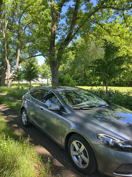 Volvo V40 3 of 5