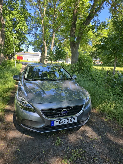 Volvo V40 2 of 5