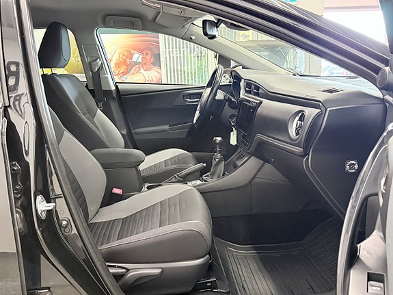 Toyota Auris 10 of 18