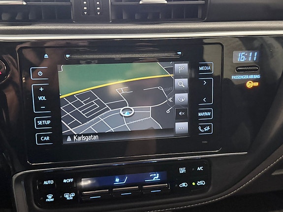 Toyota Auris 6 of 18