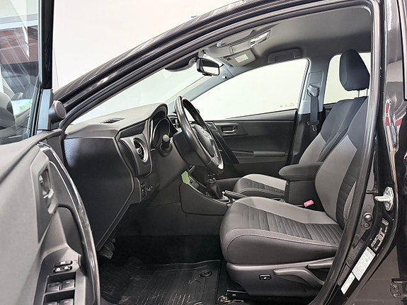 Toyota Auris 11 of 18