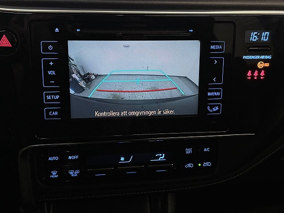 Toyota Auris 7 of 18