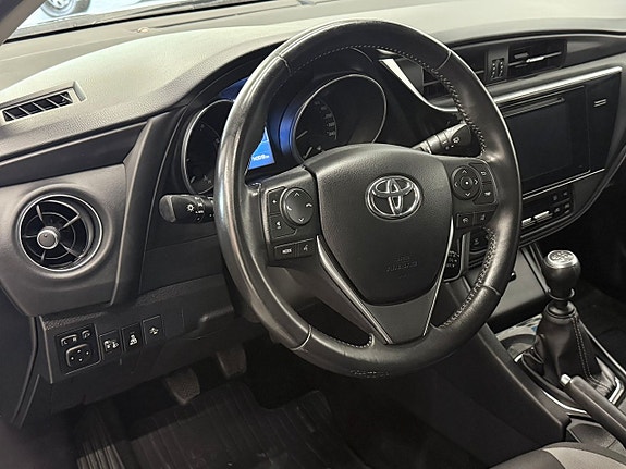 Toyota Auris 8 of 18