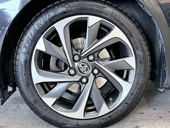 Toyota Auris 15 of 18