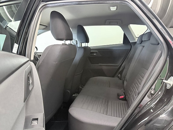 Toyota Auris 14 of 18