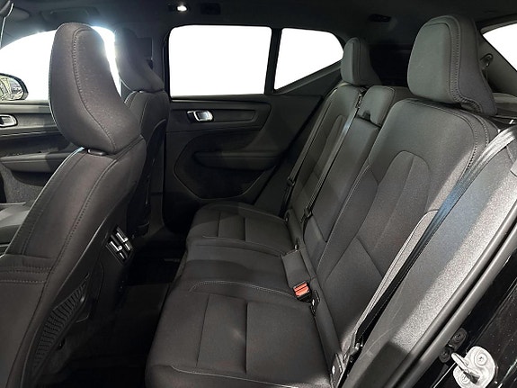Volvo EX40 11 of 23