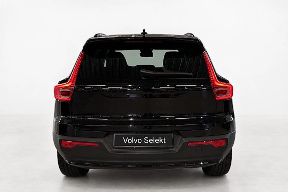 Volvo EX40 4 of 23