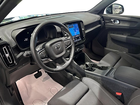 Volvo EX40 8 of 23