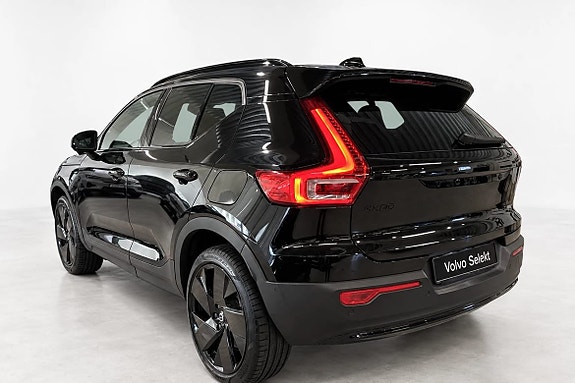 Volvo EX40 3 of 23