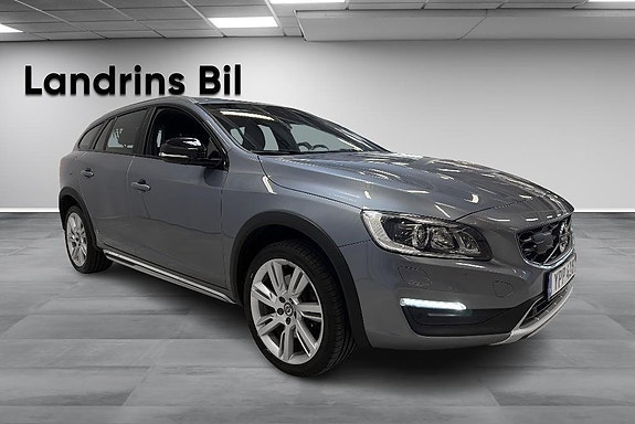 Volvo V60 Cross Country 3 of 5