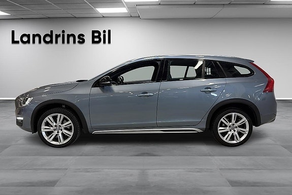 Volvo V60 Cross Country 4 of 5