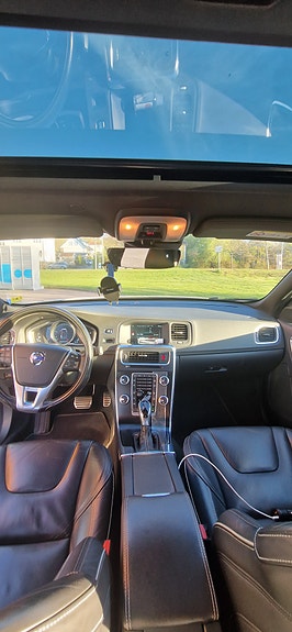 Volvo S60 4 of 5