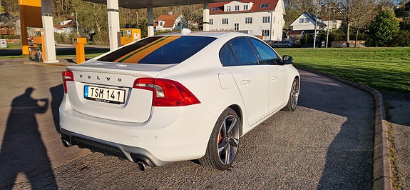 Volvo S60 2 of 5