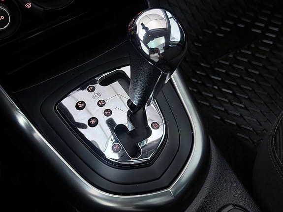 Peugeot 308 SW 20 of 22