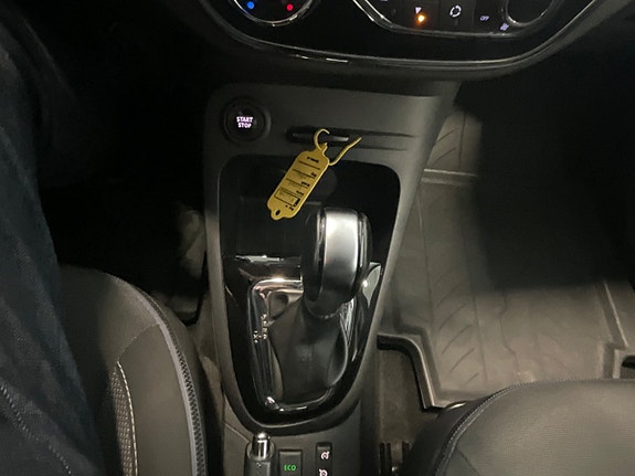 Renault Captur 16 of 23