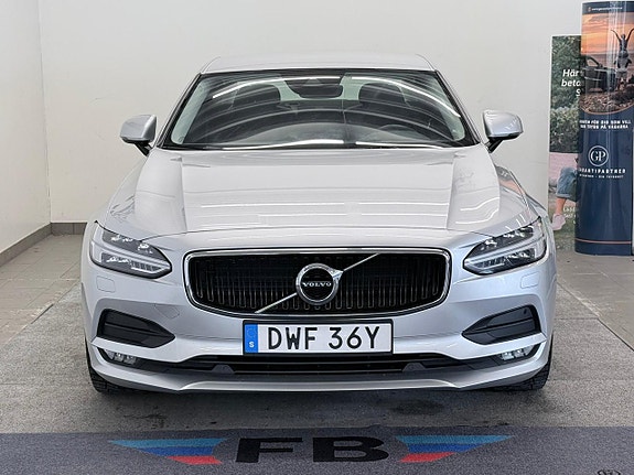 Volvo S90 2 of 5