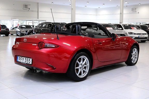 Mazda MX-5 2 of 5