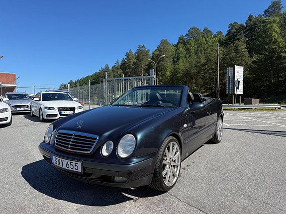 Mercedes-Benz CLK230 2 of 5