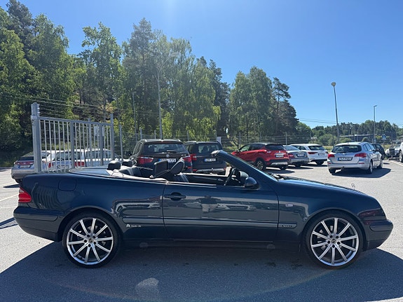 Mercedes-Benz CLK230 3 of 5