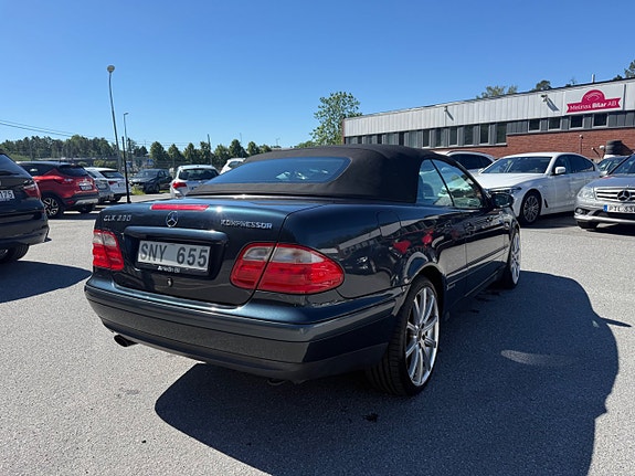 Mercedes-Benz CLK230 24 of 25