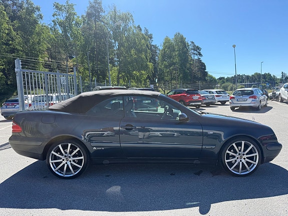 Mercedes-Benz CLK230 21 of 25