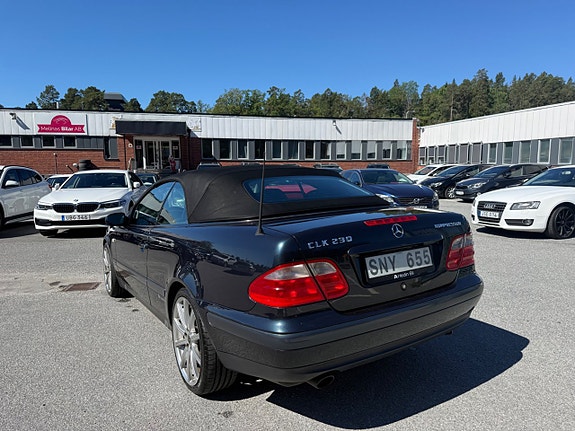 Mercedes-Benz CLK230 23 of 25