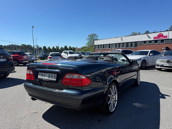 Mercedes-Benz CLK230 6 of 25