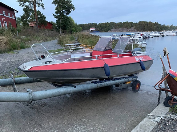 Buster L 2003 / Yamaha 50 Hk  /TK trailer BT 650 OBR, 2003 3 of 4