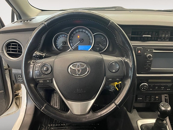 Toyota Auris 13 of 20