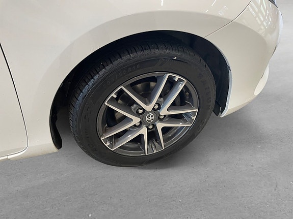 Toyota Auris 8 of 20