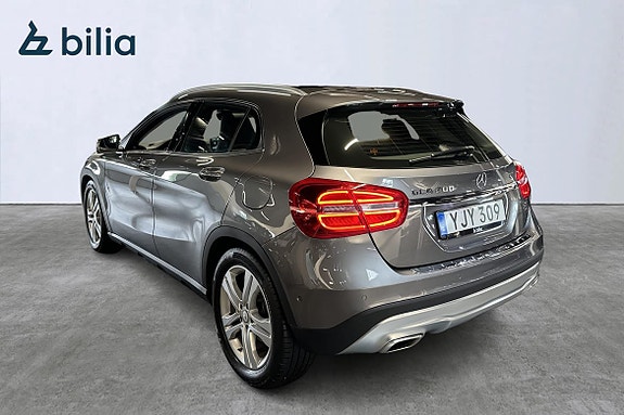Mercedes-Benz GLA200 2 of 5