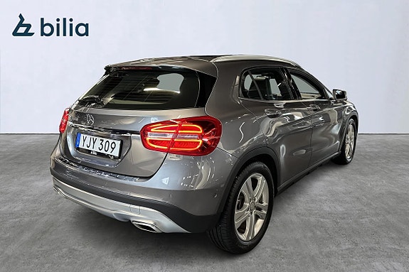 Mercedes-Benz GLA200 3 of 5