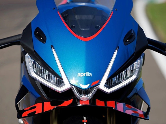Aprilia RSV4 1100 4 of 5