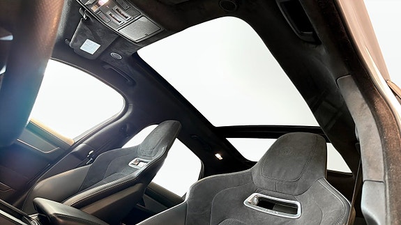 Jaguar F-PACE 13 of 16