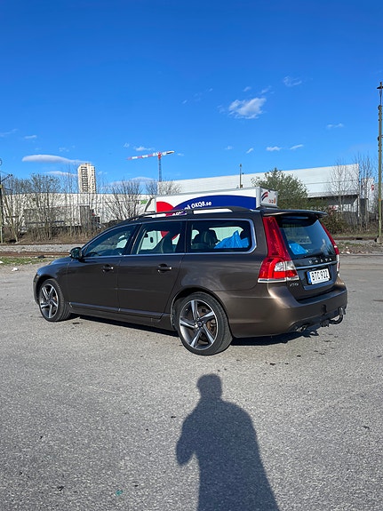 Volvo V70 2 of 5