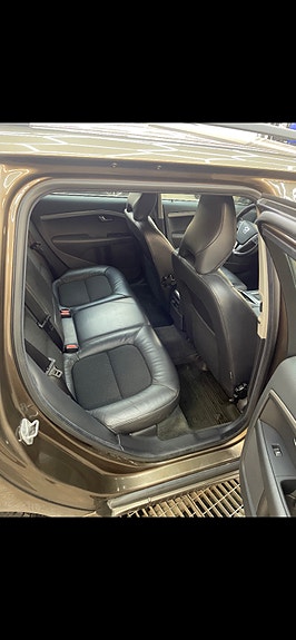 Volvo V70 8 of 11