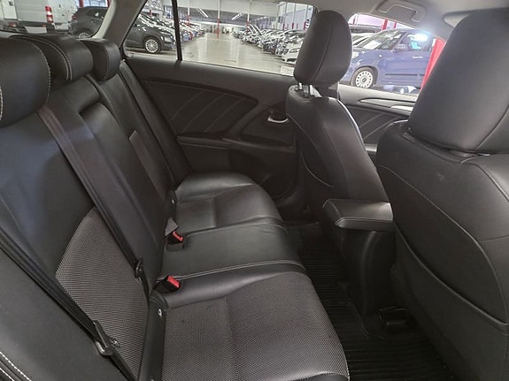 Toyota Avensis 5 of 5