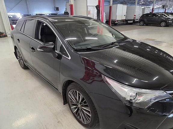 Toyota Avensis 3 of 5