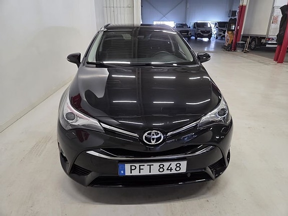 Toyota Avensis 2 of 5