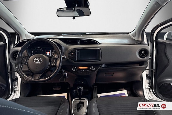 Toyota Yaris 10 of 10