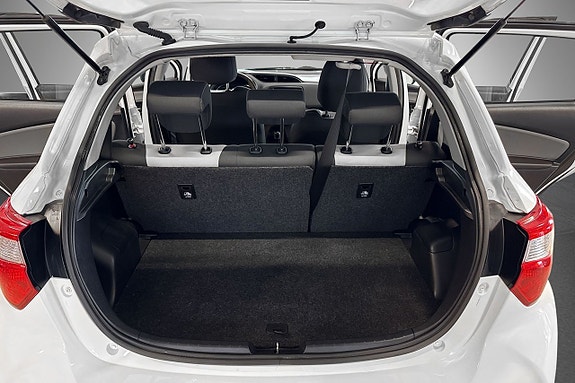 Toyota Yaris 7 of 10